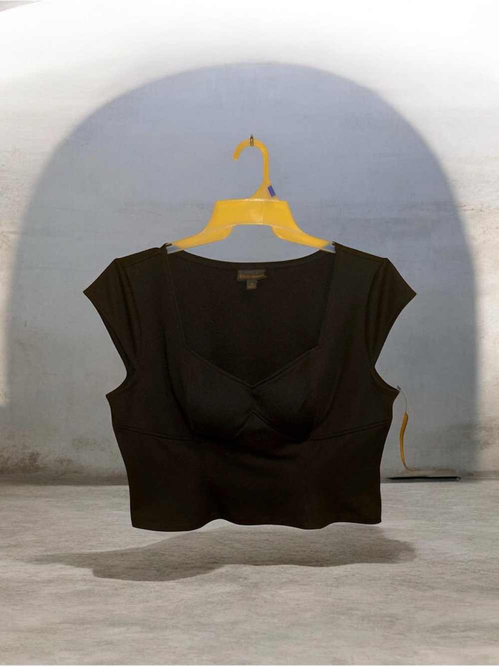 BOLD elements Black Crop Top